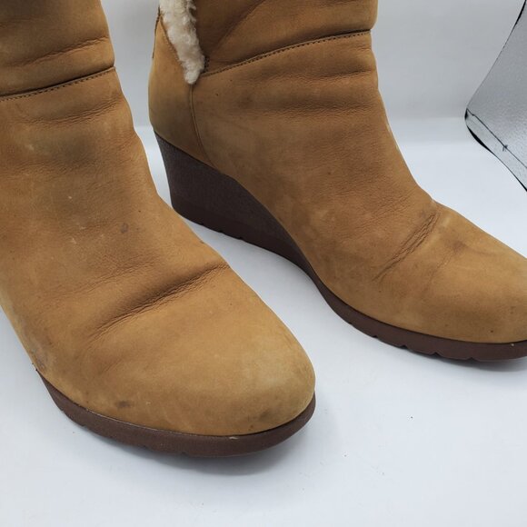 UGG DEVORAH ANKLE BOOTS - Picture 2 of 7